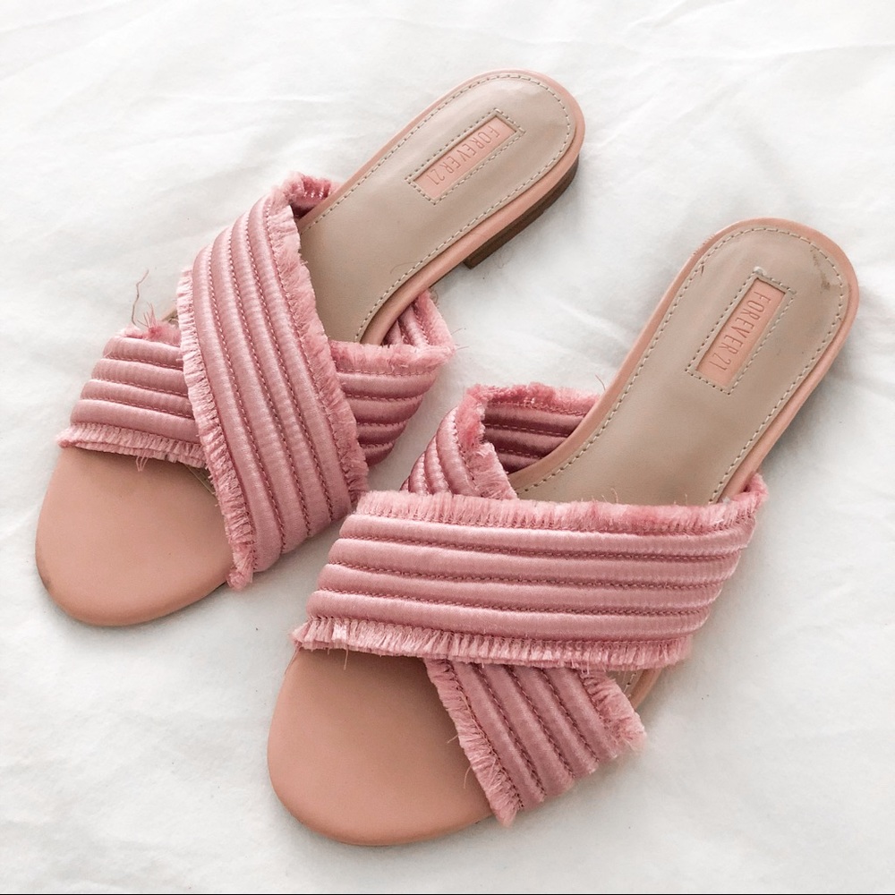 Slippers with Stretch